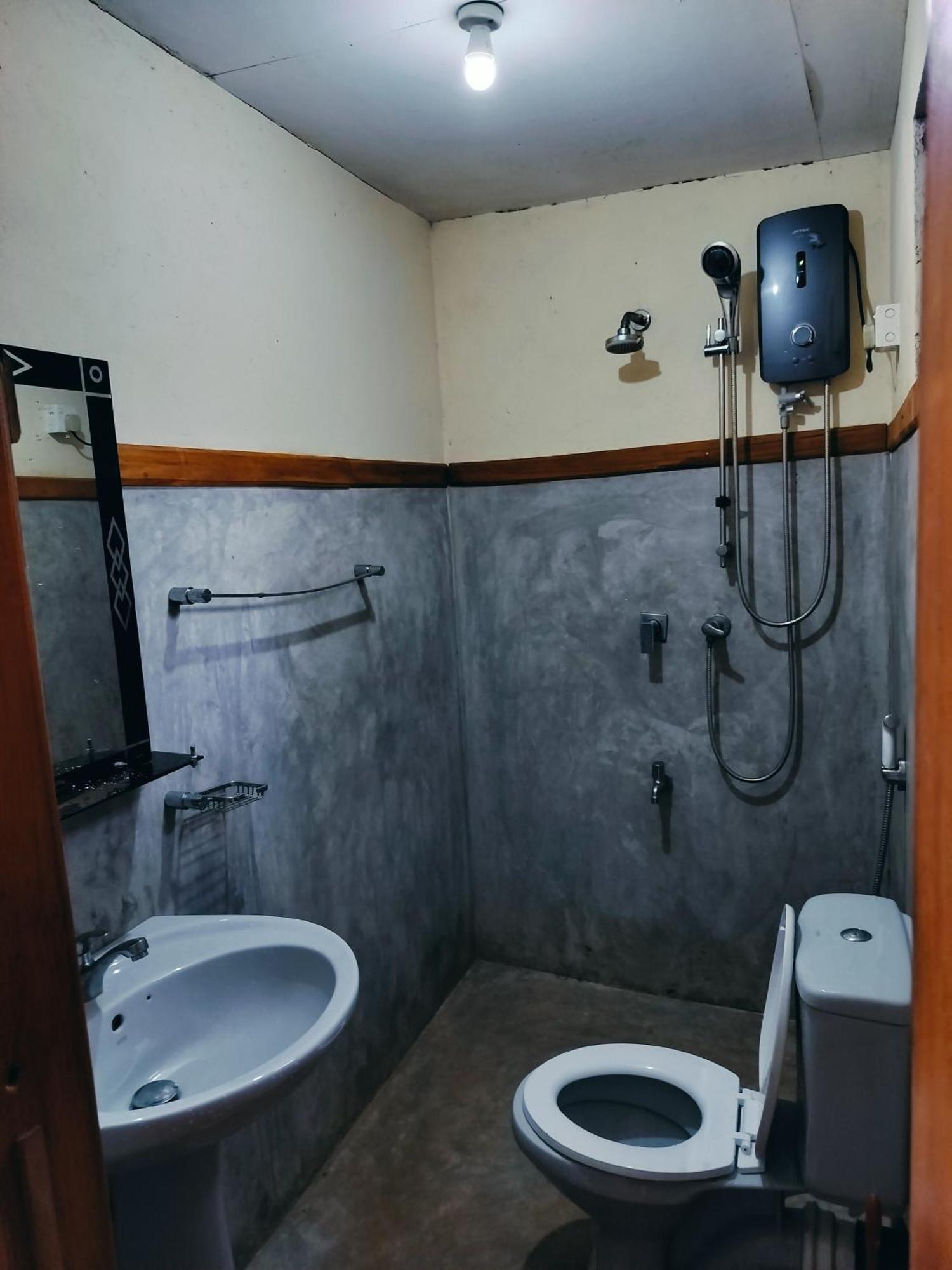 Nancy Guest Hotel Мириса Екстериор снимка